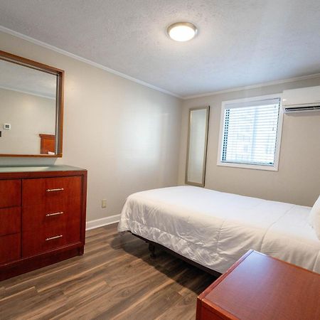 The Grand Regal Resort Elizabethtown Exterior photo