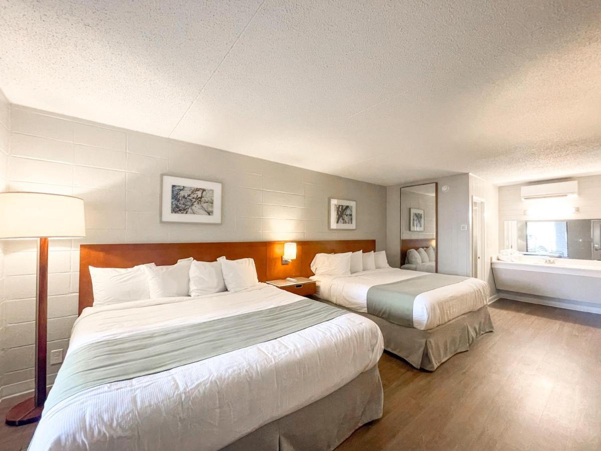 The Grand Regal Resort Elizabethtown Room photo